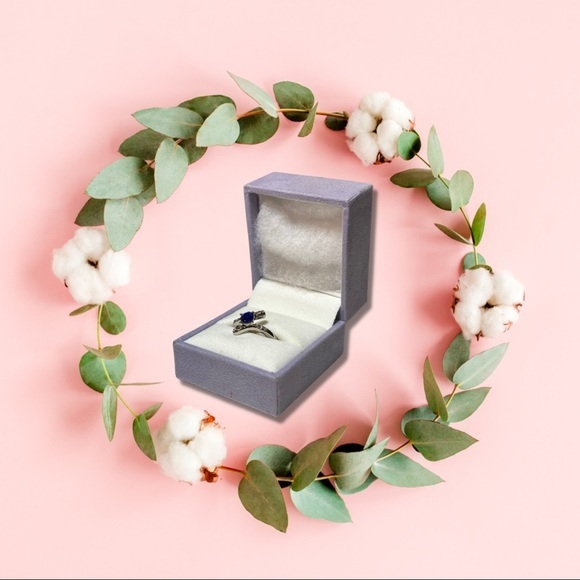 Hidden Gems ‘X’ Shaped Fashion Ring with Blue Gemstone - Size 7 (NWT) - Picture 1 of 4